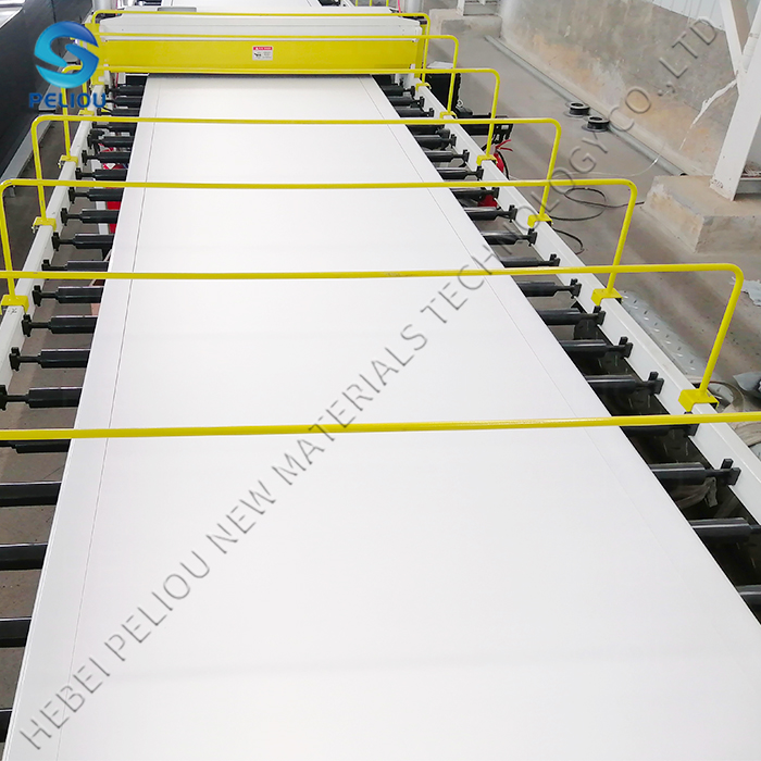 What are the primary advantages of using HDPE plastic sheets?